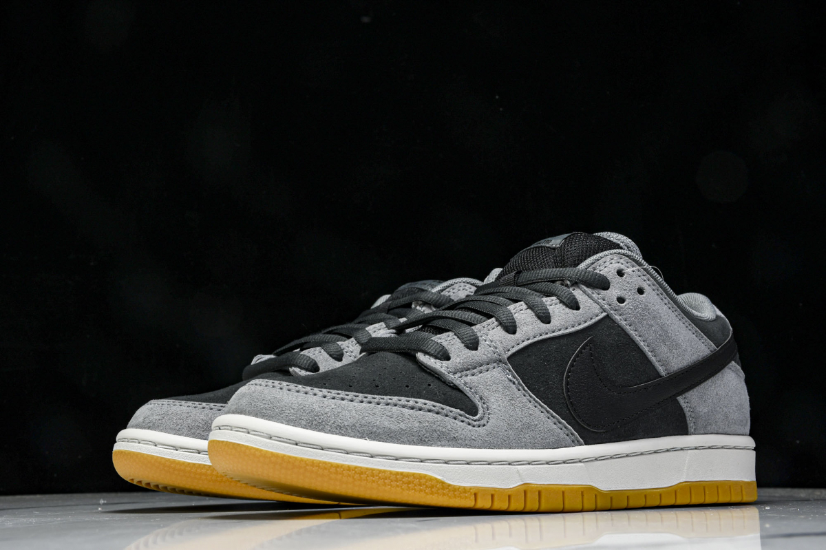Nike SB Dunk Low Dark Smoke Grey