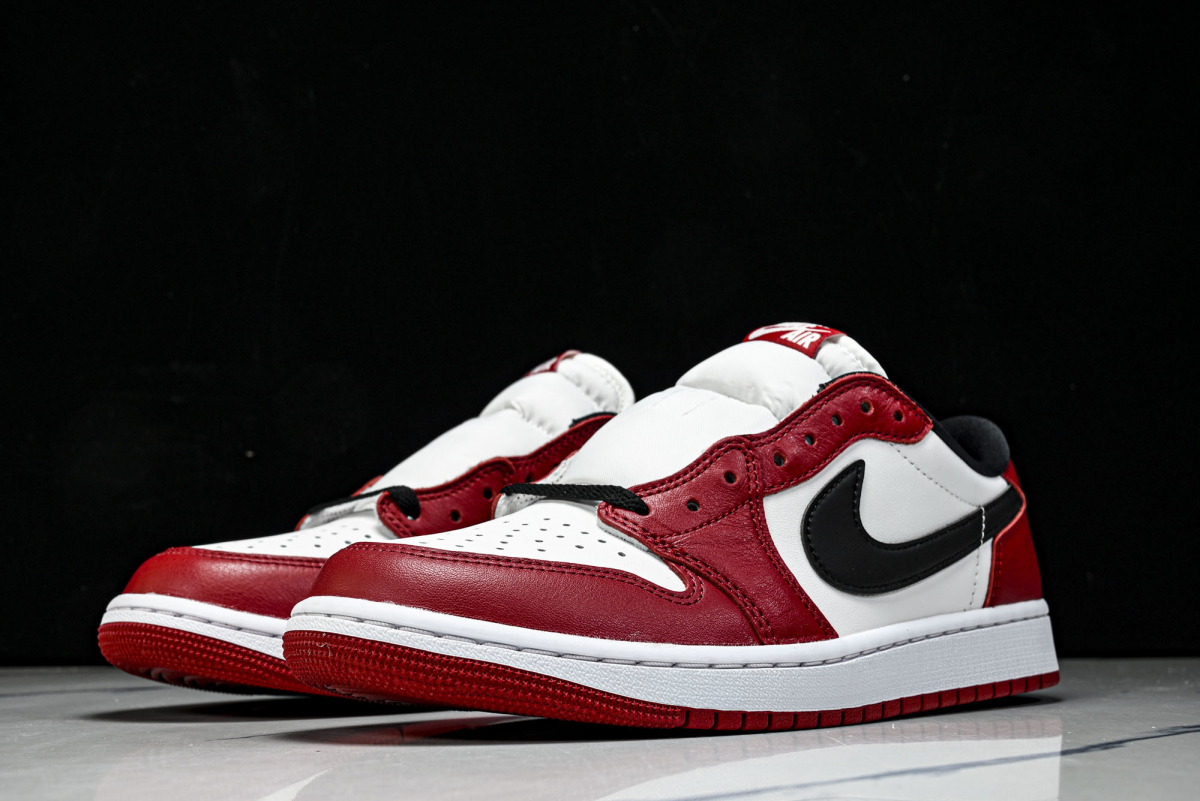 Jordan 1 Retro Low OG Chicago (2025)